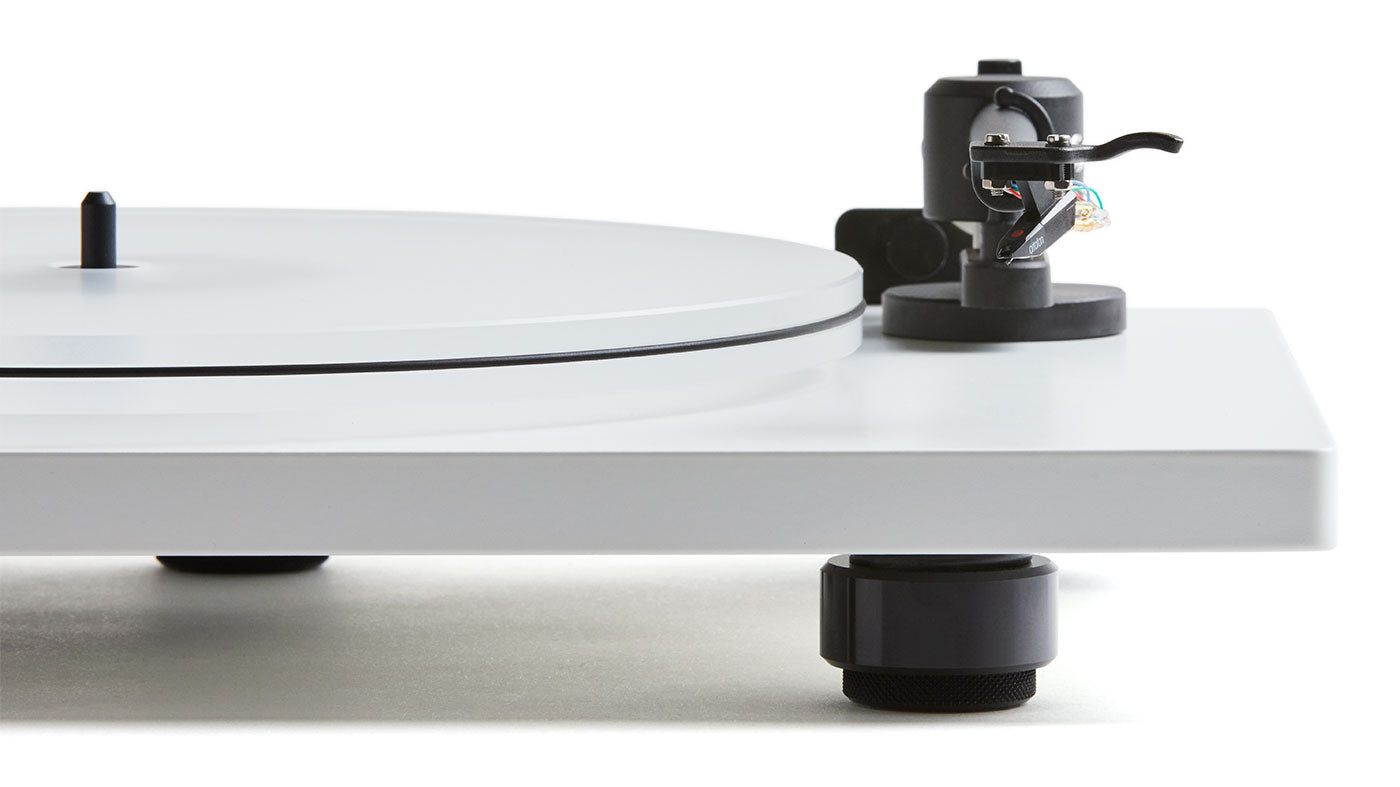 Black anodized aluminum isolation foot